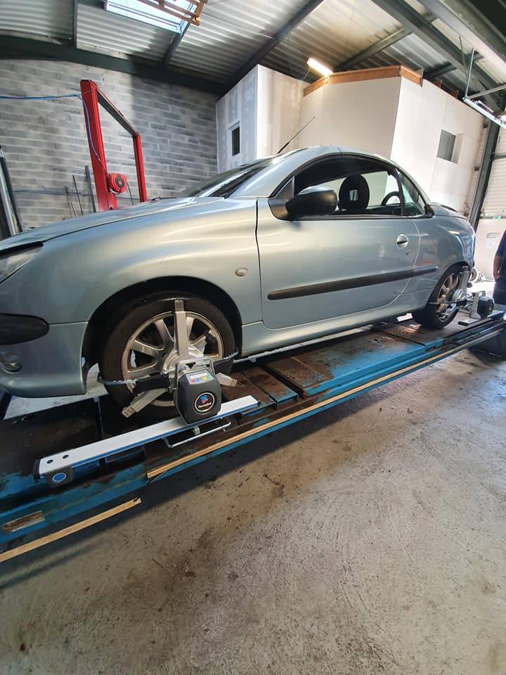 Réglage de géométrie pour le parallélisme de votre voiture dans votre garage à Saucats