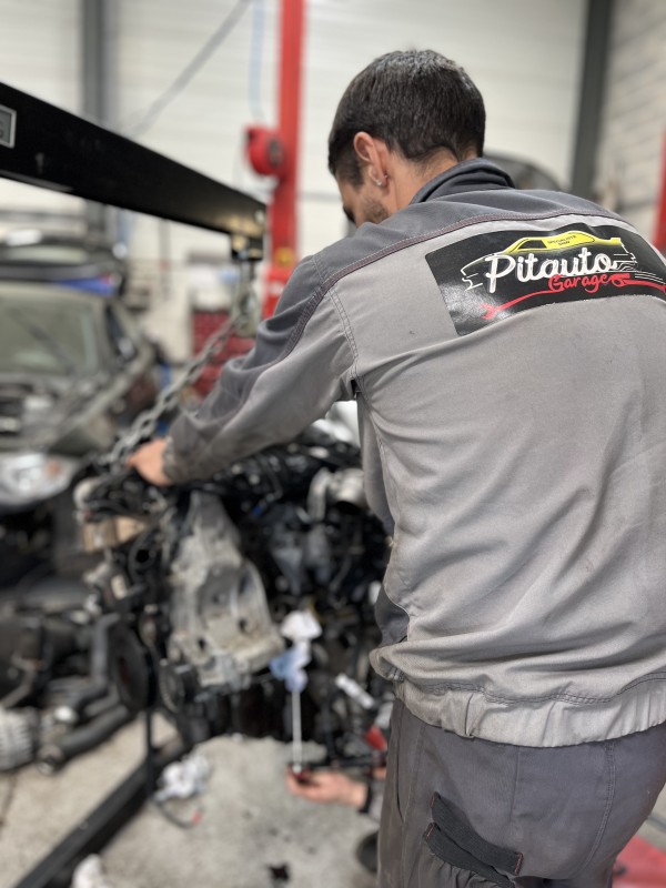 Changement de la chaîne de distribution sur un moteur de BMW Saucats proche Mérignac