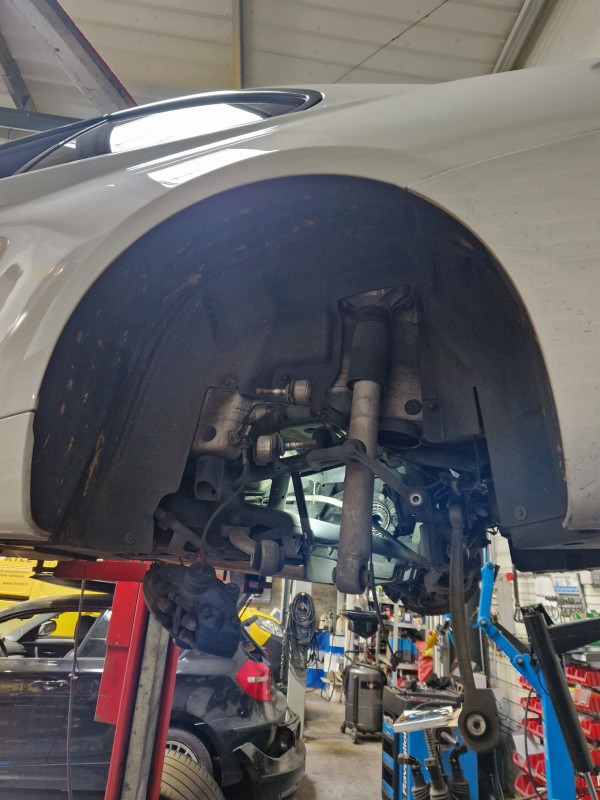 entretien bmw dans un garage spécialiste bmw