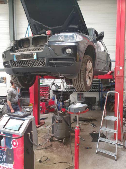 Vidange de boite automatique pour véhicule dans un garage proche de Bordeaux