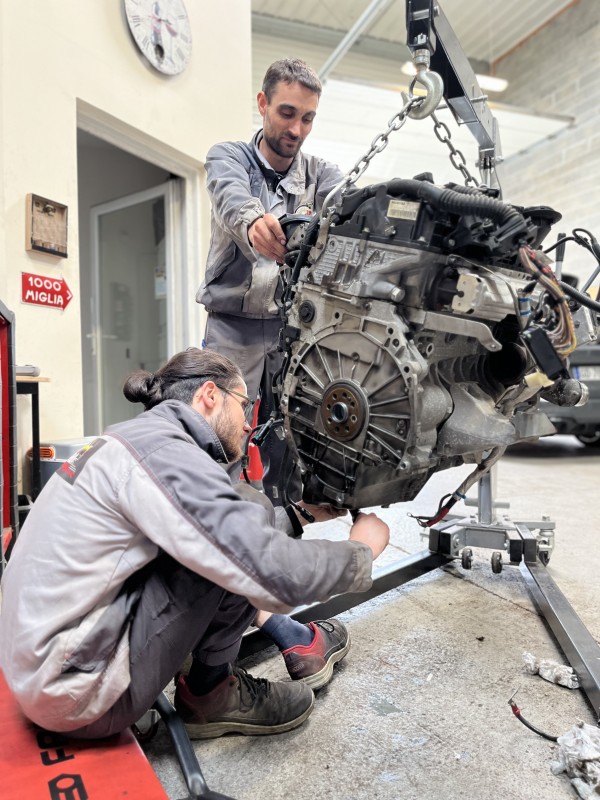 garage pitauto spécialisé dans les voitures bmw et remplacement de chaine de distribution BORDEAUX